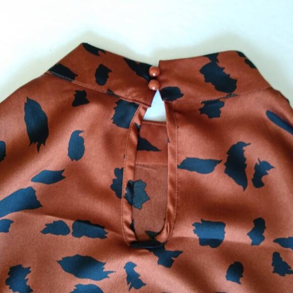 Women L Animal Print Mock Neck Blouse Top Career Work Classic Chic Boho Mob Wife - Picture 6 of 11